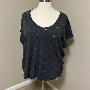 Old navy plus size 4X gray v neck Tshirt with metallic hearts